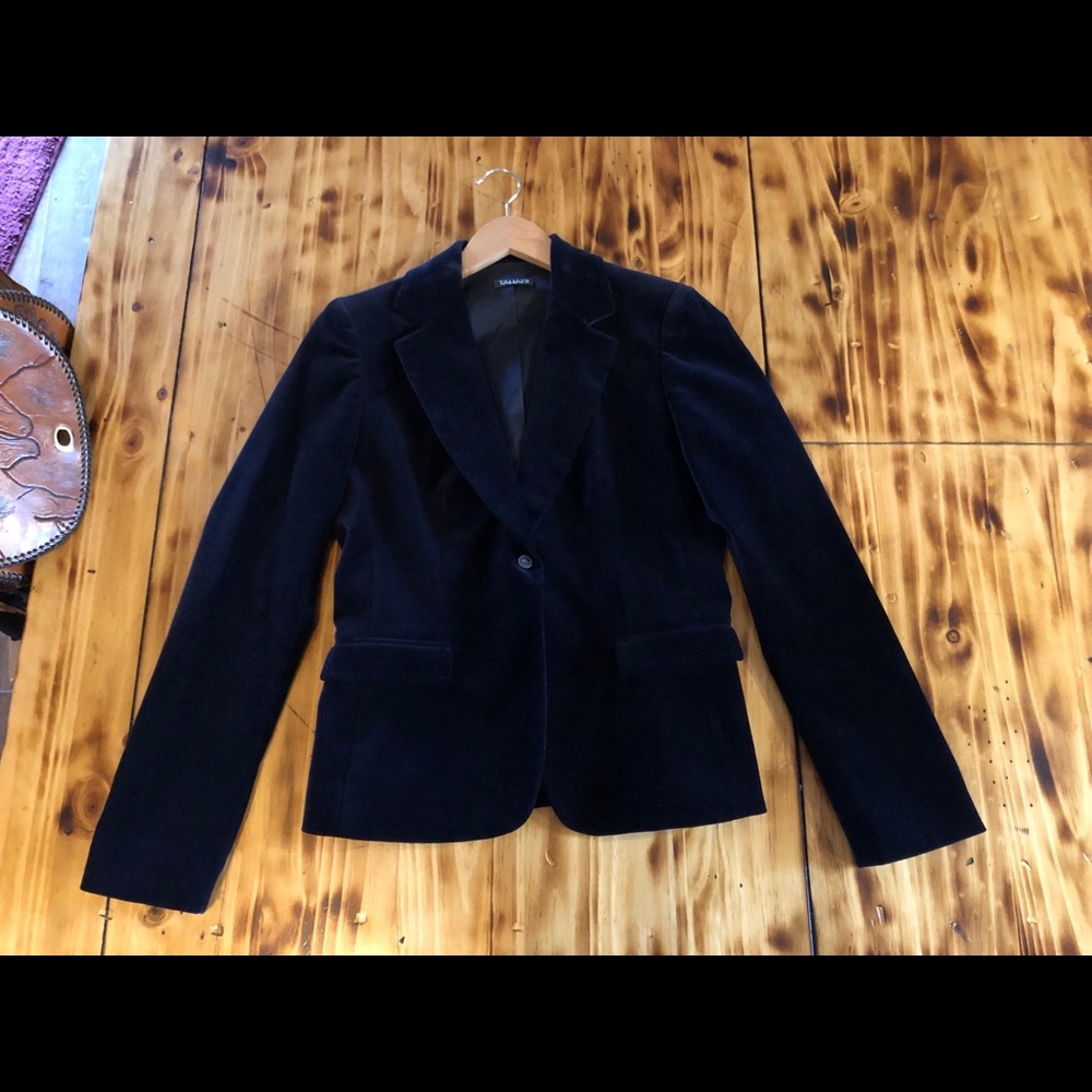 Tahari size 6 navy blue velvet blazer